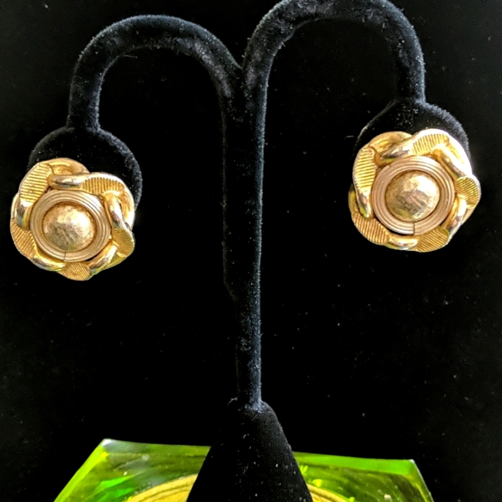 Lot 5 pairs VTG Clip earrings - Picture 5 of 7